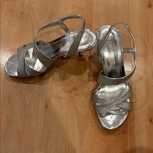 Simply Styled heels ladies silver size small